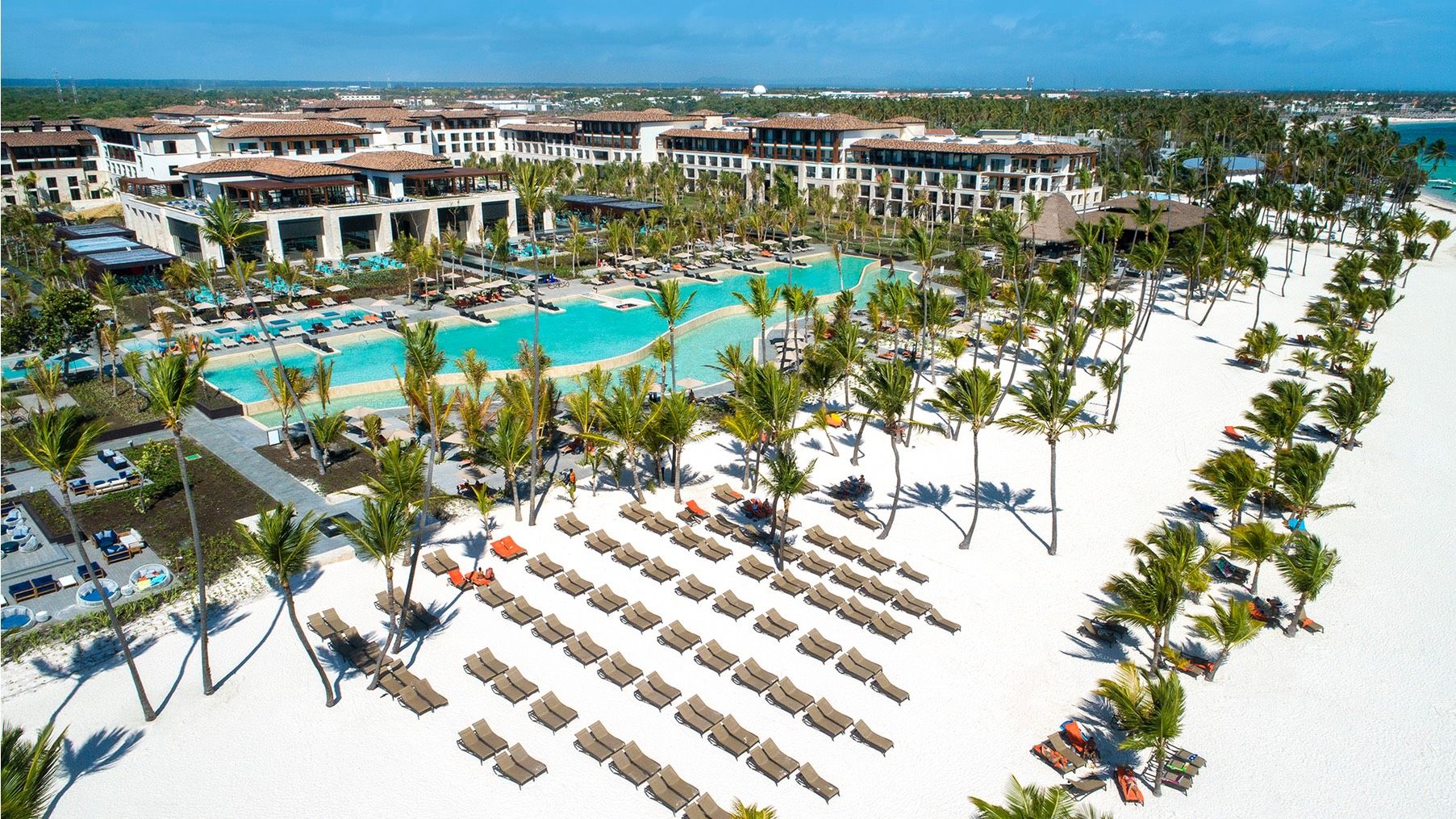 lopesan-costa-bavaro-hero Vista del resort Lopesan Costa Bávaro, sus piscinas y su playa